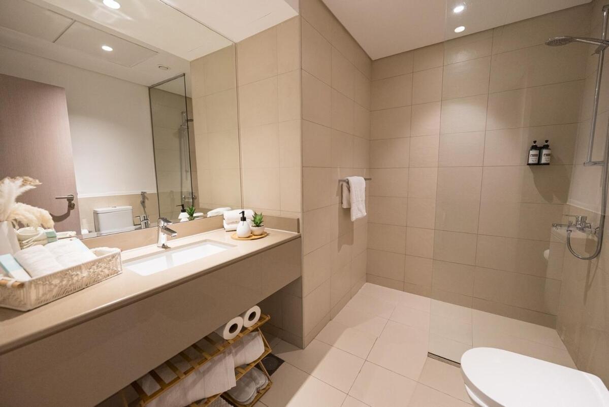 Luxury Retreat 1bdr In Yas Island Premium Location With Pool And Gym Apartment *