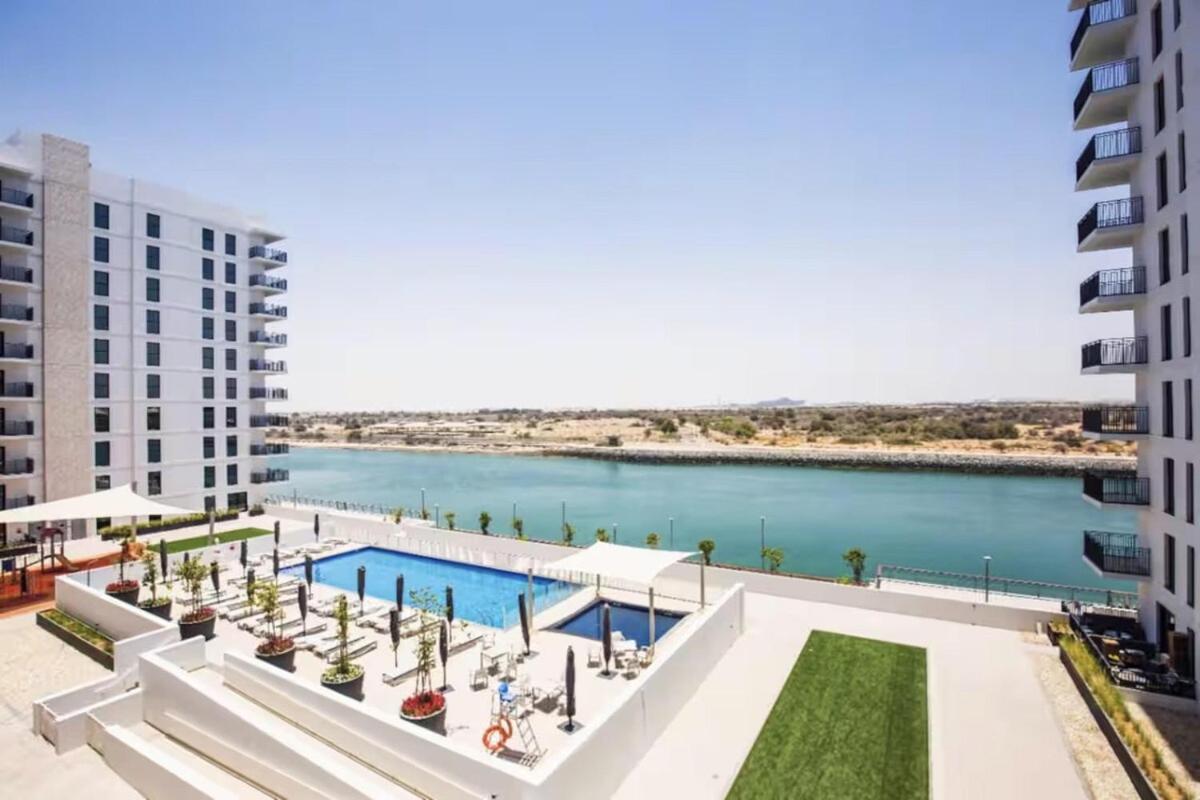 Luxury Retreat 1bdr In Yas Island Premium Location With Pool And Gym Abu Dhabi