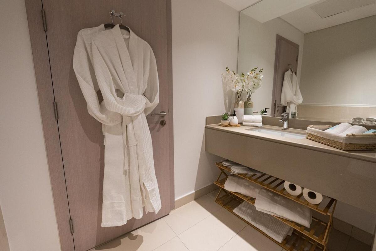 Luxury Retreat 1bdr In Yas Island Premium Location With Pool And Gym Apartment