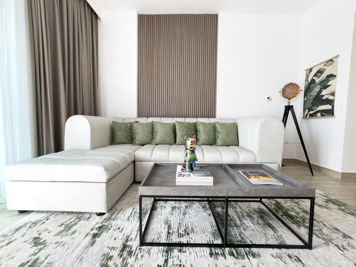 Luxury Retreat 1bdr In Yas Island Premium Location With Pool And Gym *